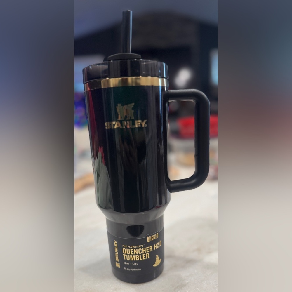 NWT Stanley Wicked Quencher H2.0 Tumbler 40oz